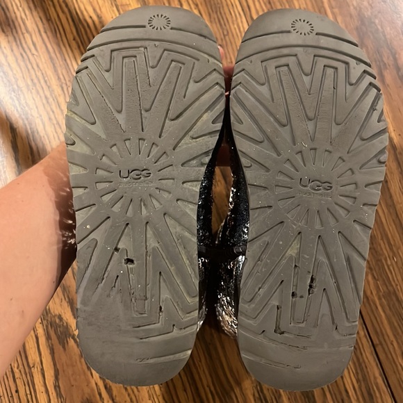 UGG seguined Classic Short boots Size: 8 - Picture 9 of 9